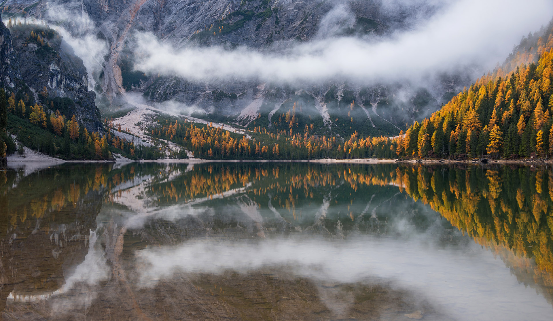 Dolomites-lake-braies-1-187-HD.jpg